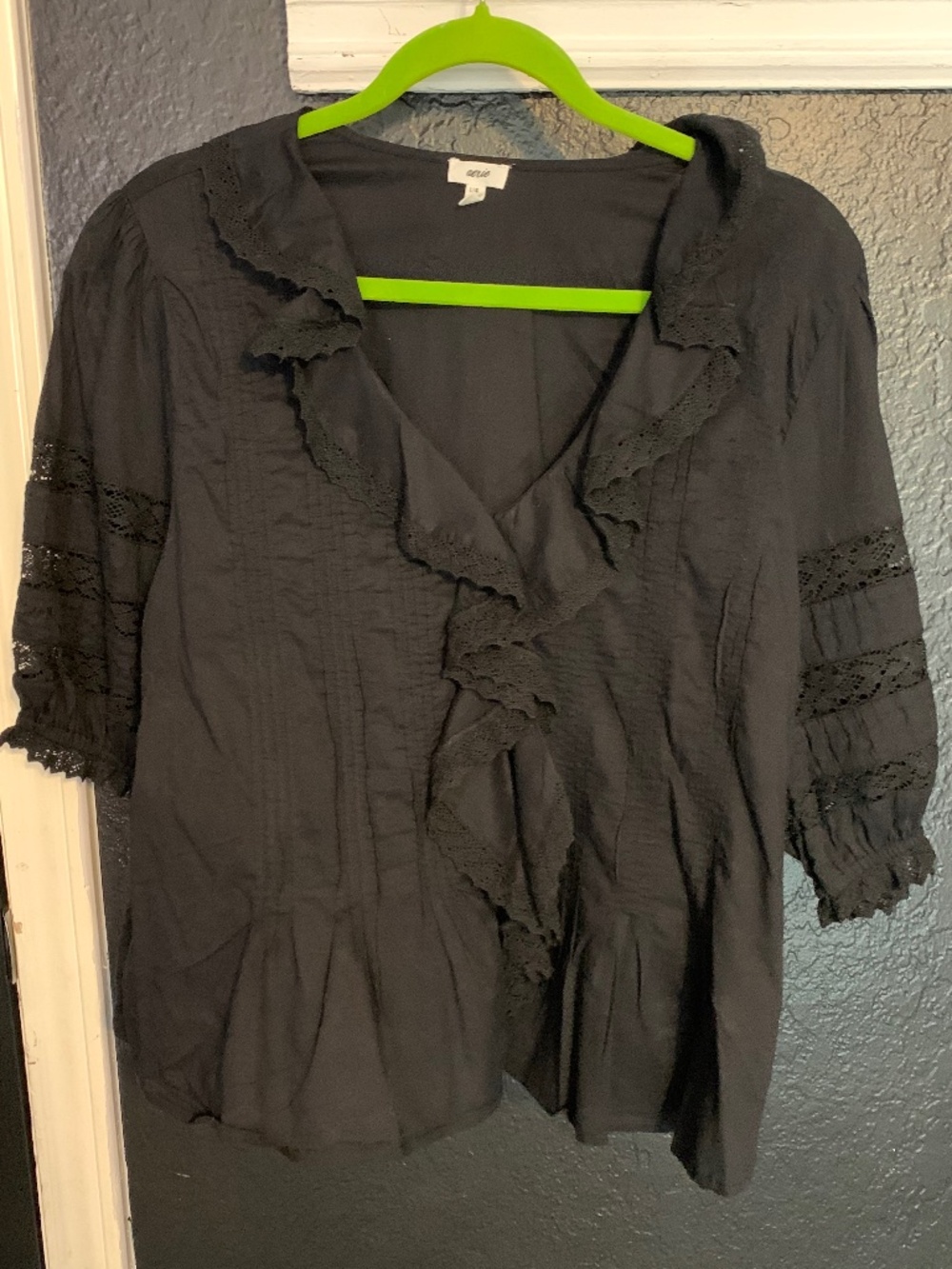 Aerie black lace sz Large blouse ruffled